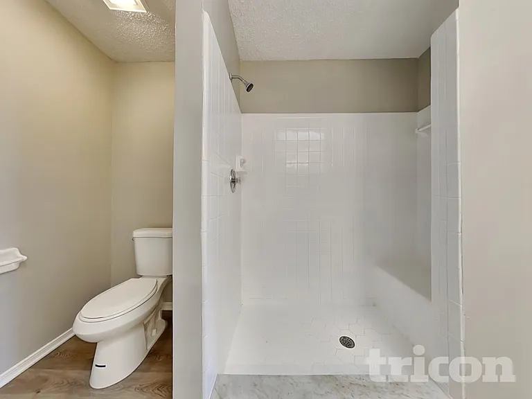 606 Radnor Ln — Photo 10