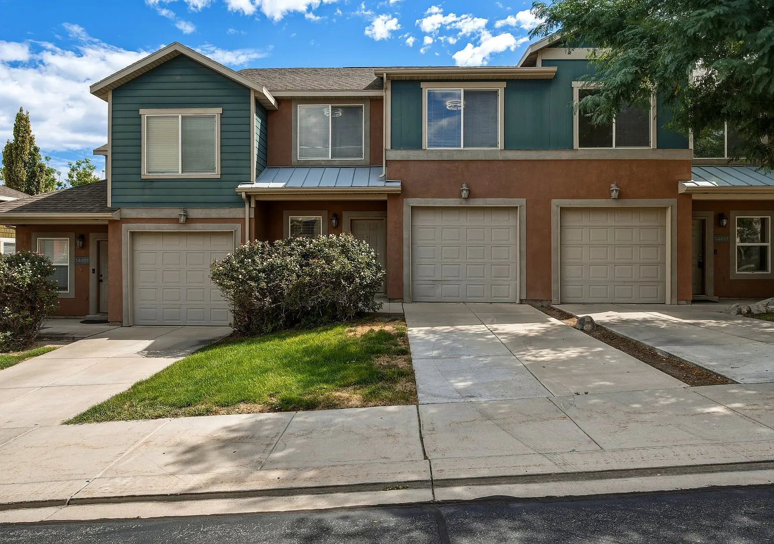 Bright 3 Bed Herriman Gem Near Mountain View Village!! — Photo 1