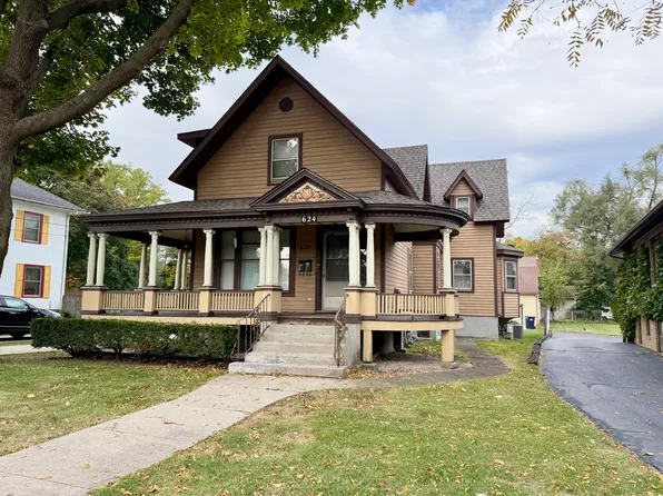 624 South St, Elgin, IL 60123