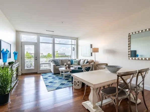 23 Shipyard Dr APT 203, Hingham, MA 02043