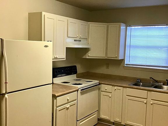 4th image of 2435 Elm Park Dr