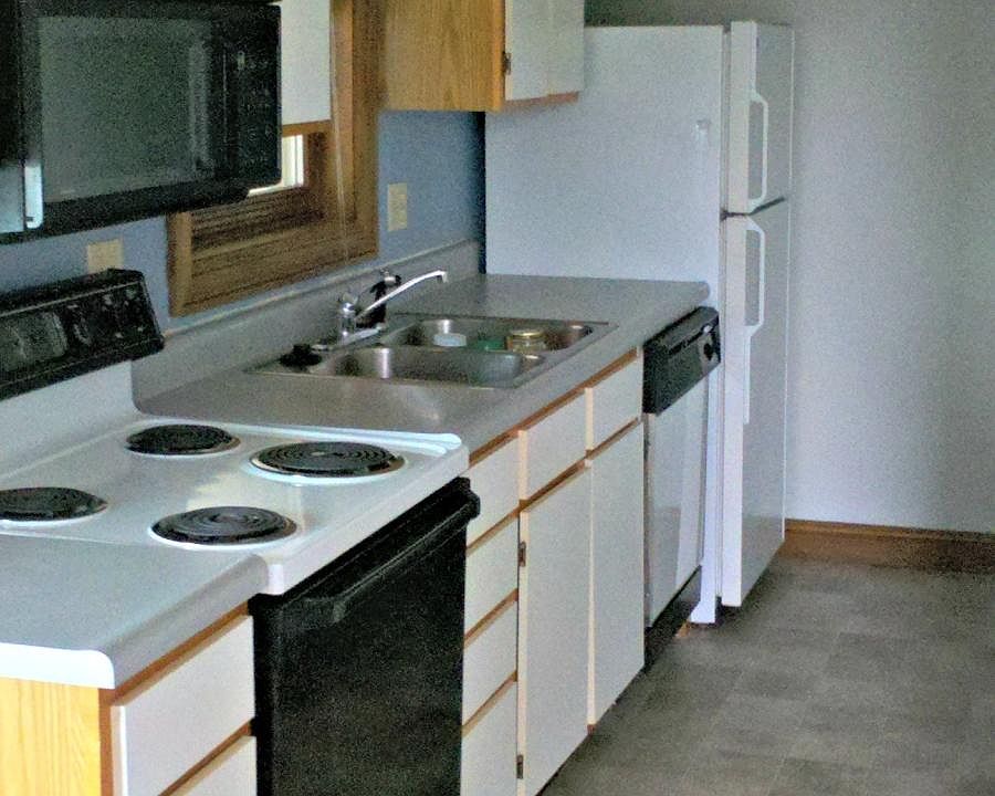 2nd image of 624 S Clinton St APT 9