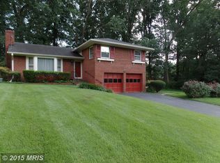 9807 Barlow Rd, Fairfax, VA 22031