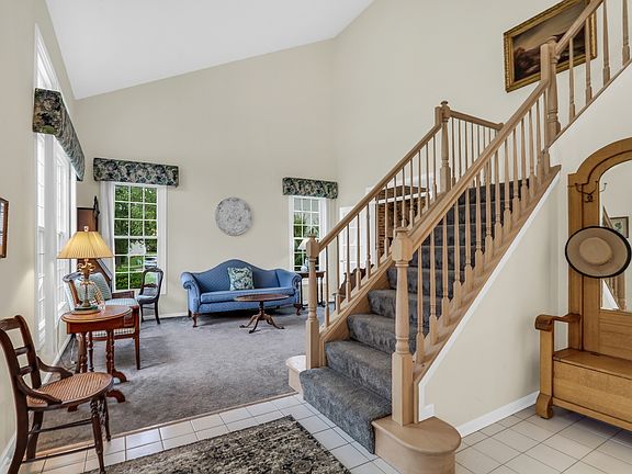 3rd image of 399 Banbury Ln