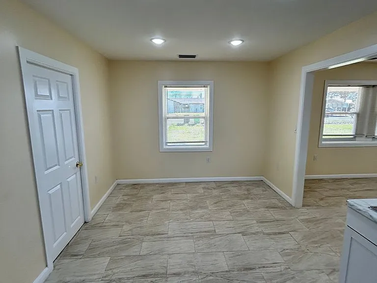 2433 Wakulla Ave — Photo 9