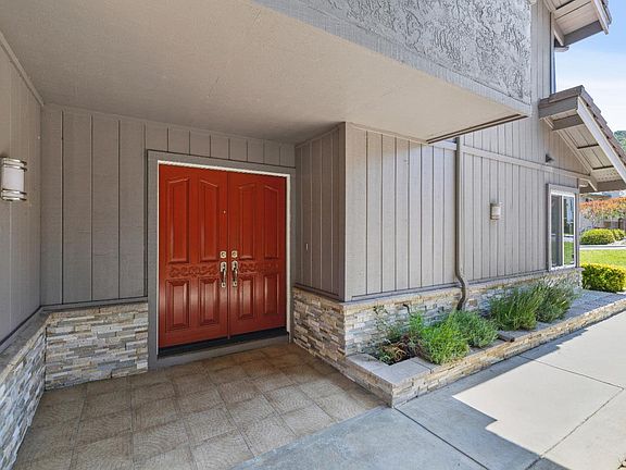 3rd image of 903 Bowen Ave
