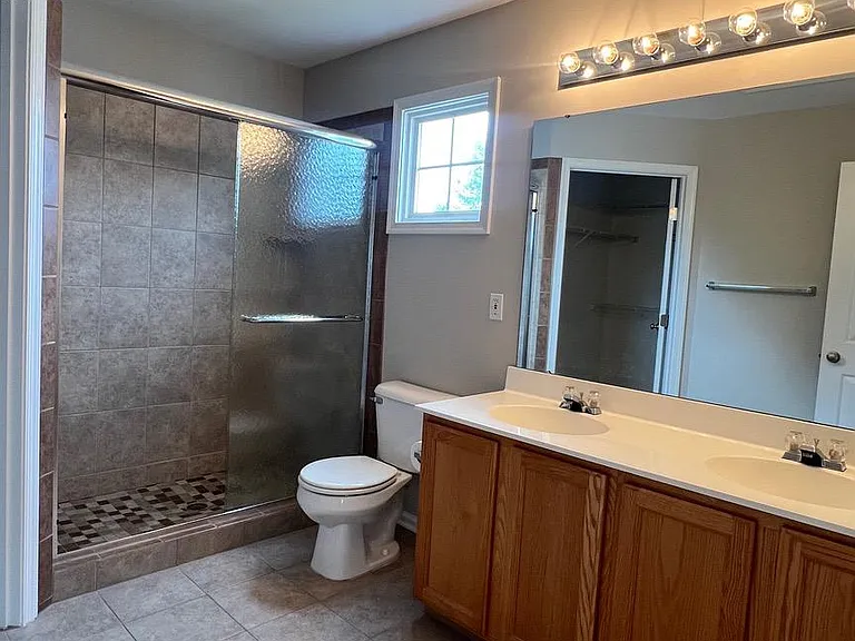 16 Emerald Dr — Photo 33