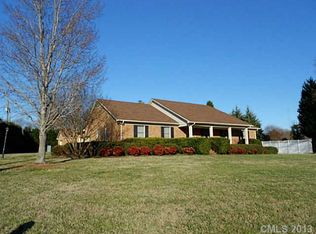 6020 Fox Crossing Dr, Charlotte, NC 28216