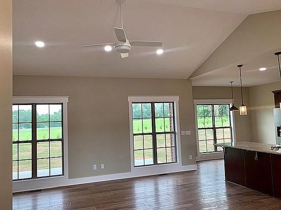 3rd image of 180 Crooked Creek Dr