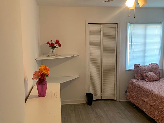 5th image of 638 E Avenue G
