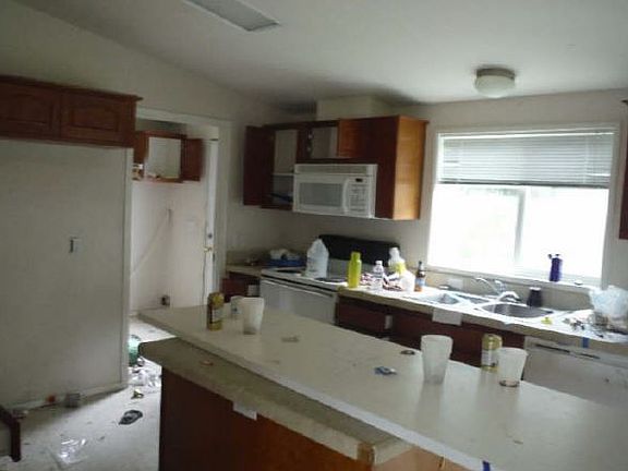 3rd image of 3252 Whitney Dr