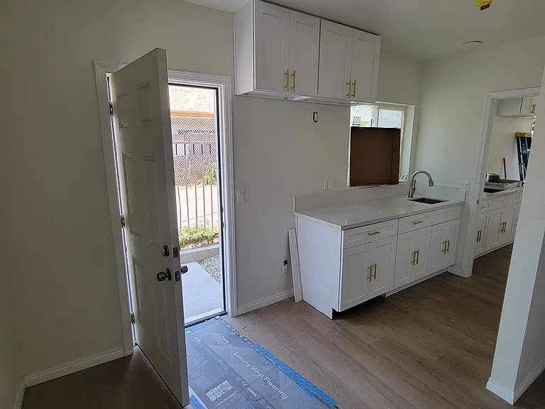 511.5 W 82nd St #A — Photo 2