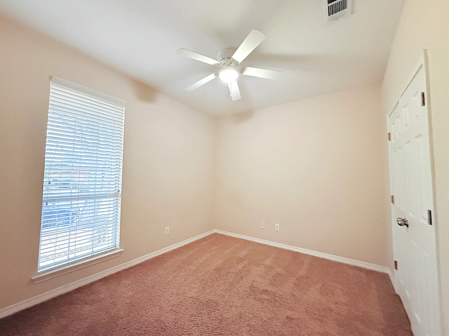 Available Mid October 3 Bed/ 2 Bath In Historic Malbis — Photo 4