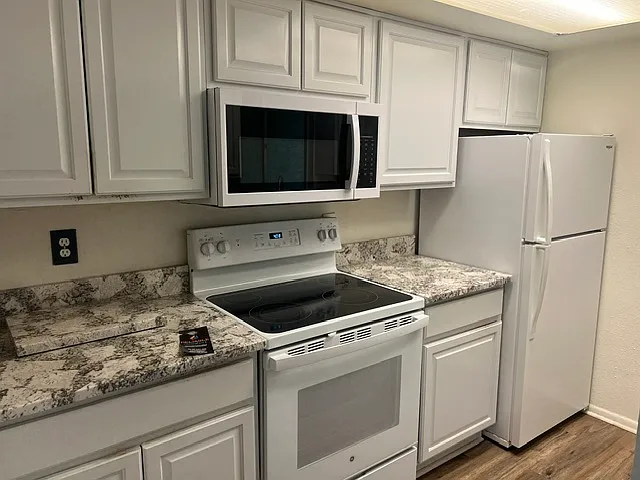 461 W Holmes Ave — Photo 2