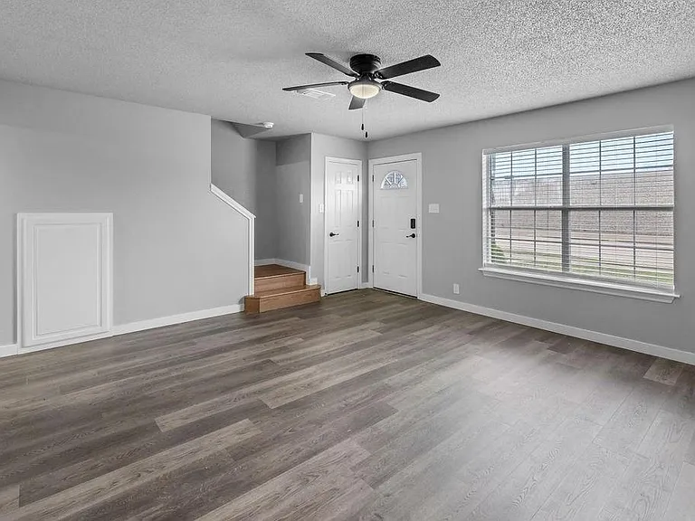 705 W Crawford St #709 — Photo 3