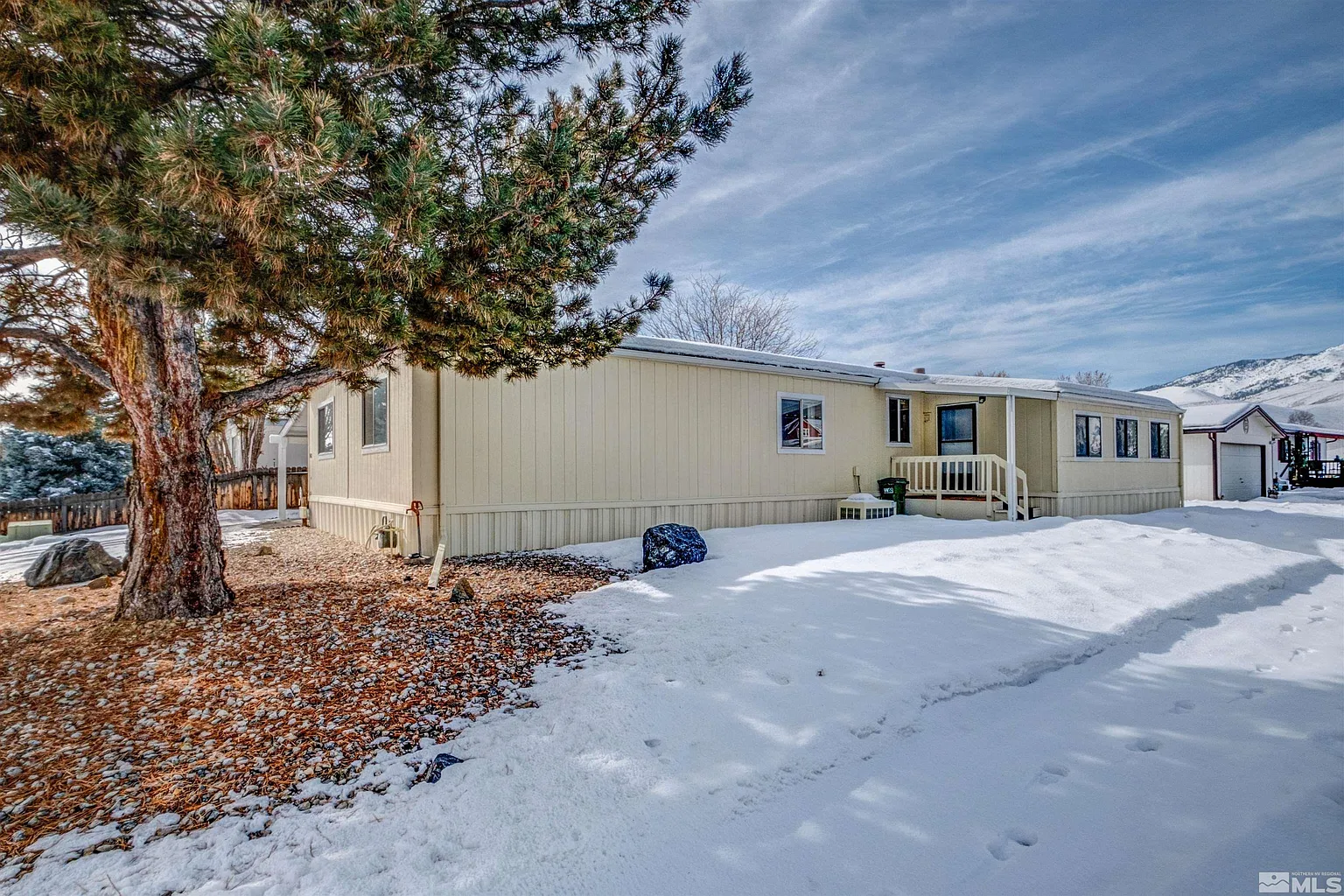 1042 Jewell Ave photo 1