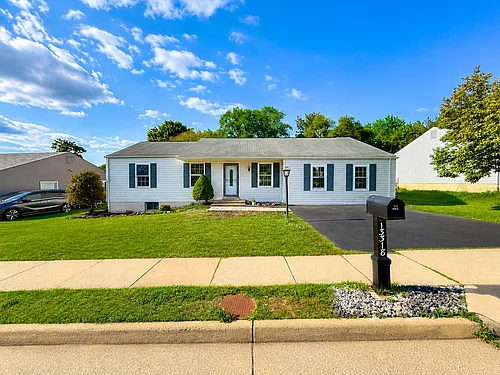 13318 Hollinger Ave Photo 1