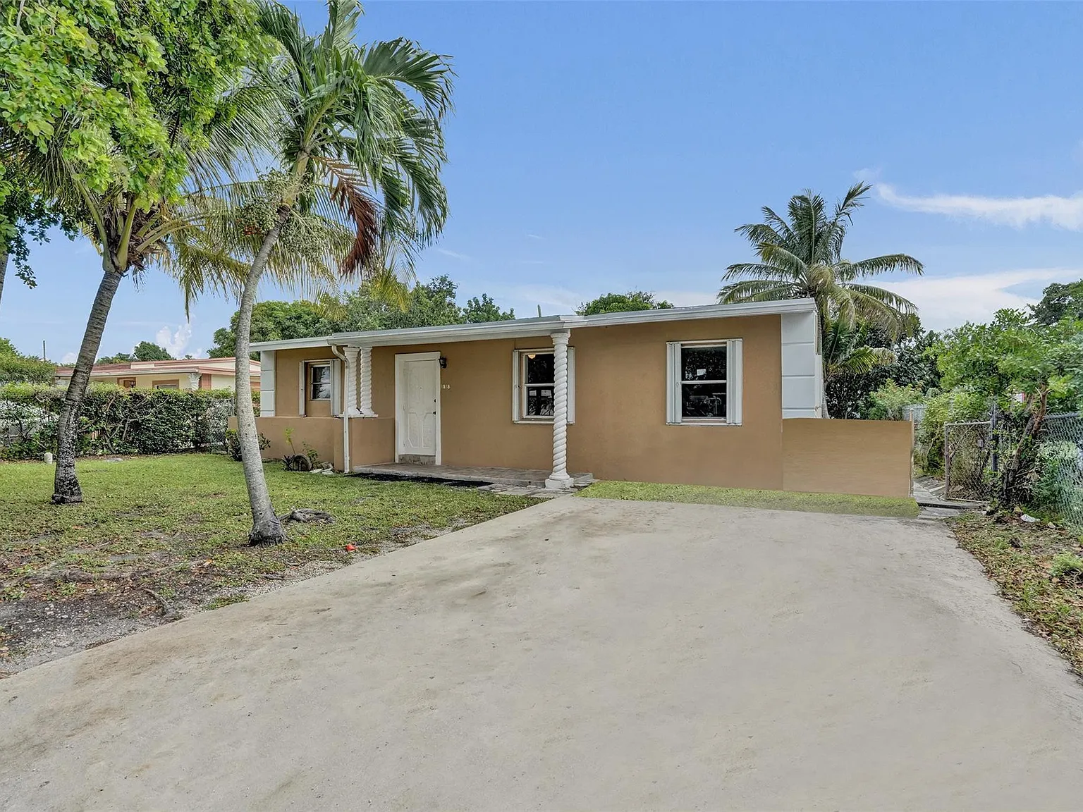3 bed, 2.0 bath, 1307 sqft, $2,900 — Photo 1