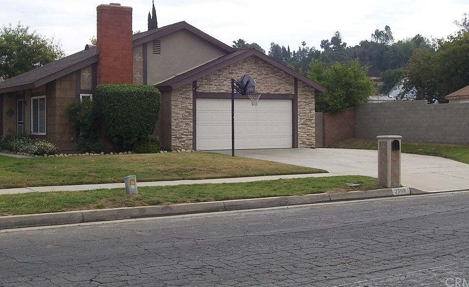 2nd image of 3209 Racine Dr