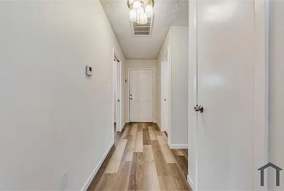 5814 Meadow Wood Ln — Photo 3