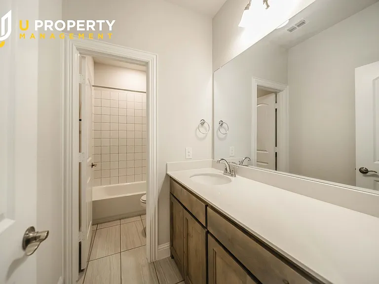 3902 Aventino Ct — Photo 7