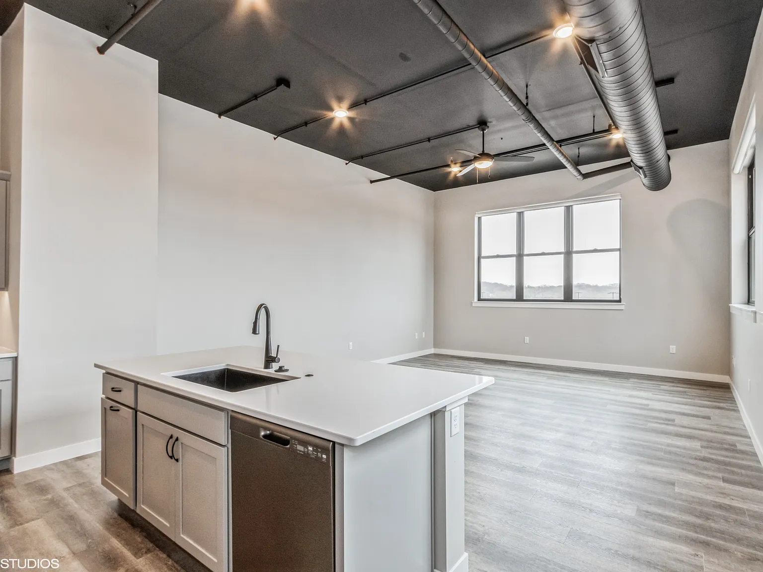 1 bed, 1148 sqft, $1,695 — Photo 2
