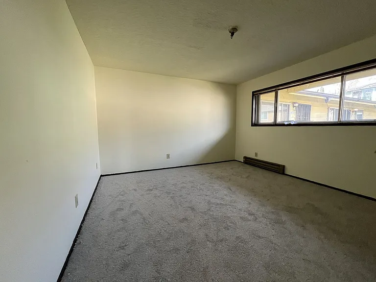 4660 NE Lombard St — Photo 23