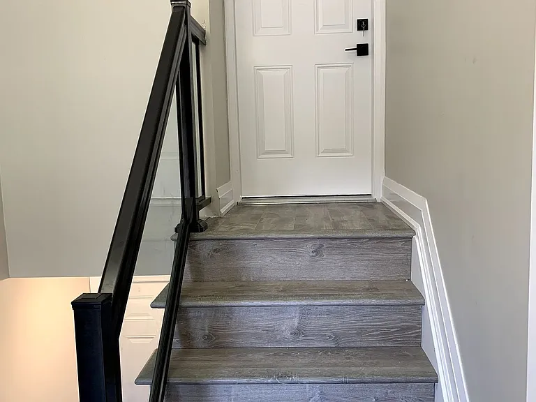 73 Logan Ct #UPPER — Photo 2