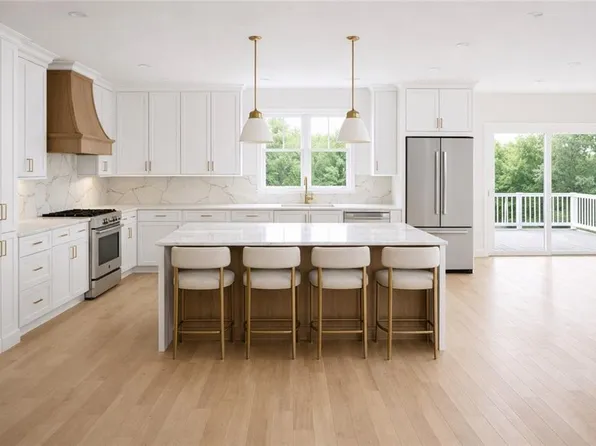1 Helena Way, Johnston, RI 02919
