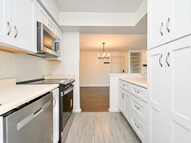 3021 Stratford Ct #1 — Photo 8