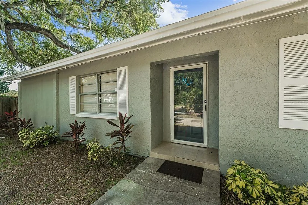 4 bed, 2.0 bath, 1762 sqft, $2,095 — Photo 4