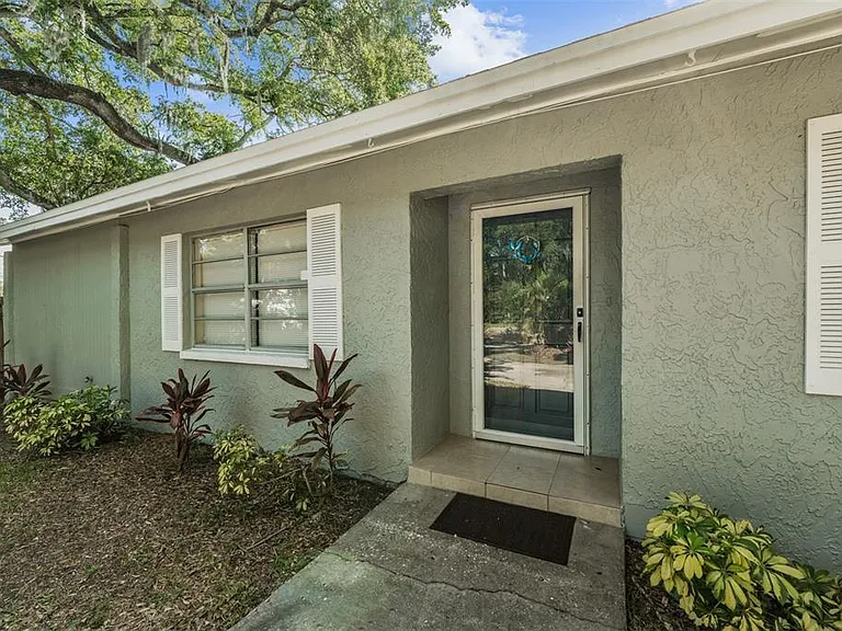 9616 N Oklawaha Ave #1/2 — Photo 4