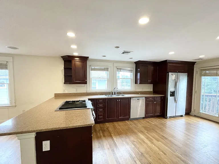 15 Sunset St #3 — Photo 5