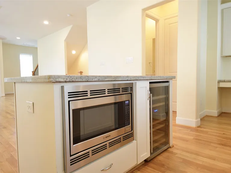 3408 La Branch St #B — Photo 11