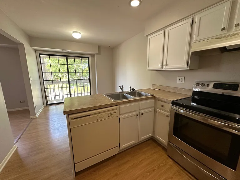 1486 W Jefferson Ave #E — Photo 6