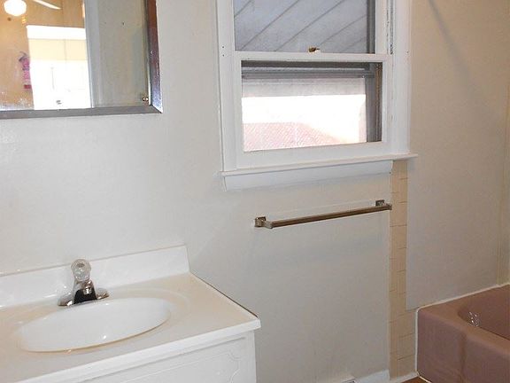 3rd image of 124 E 8th St