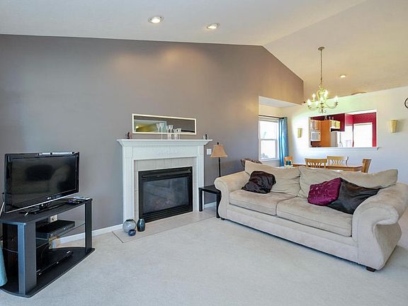 3rd image of 1558 Skylark Way