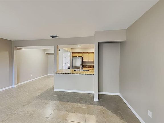 4th image of 16121 Dawnview Dr