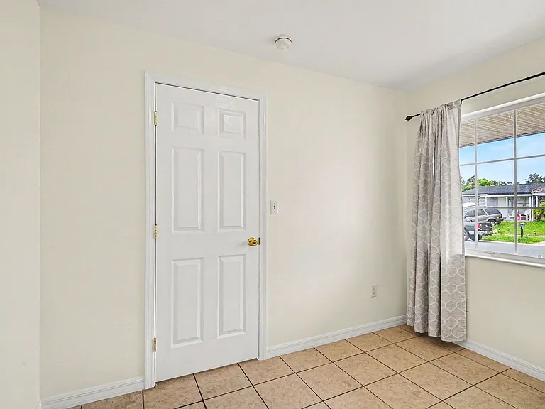 255 W Towne Pl — Photo 9