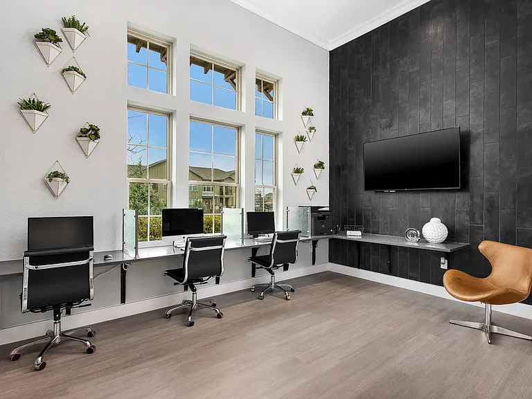 24-Hour Business Center with Computers and Wireless Printing