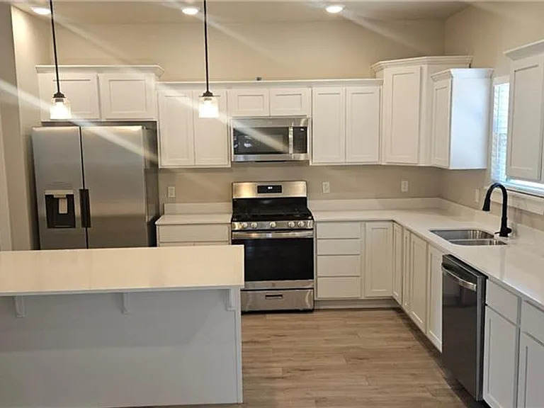 310 W Kinniburgh Dr — Photo 5