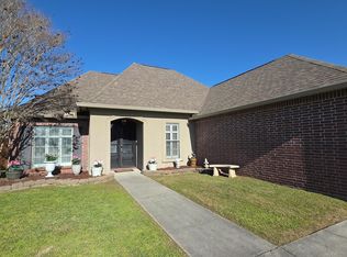 11485 Meadow View Dr, Denham Springs, LA 70726