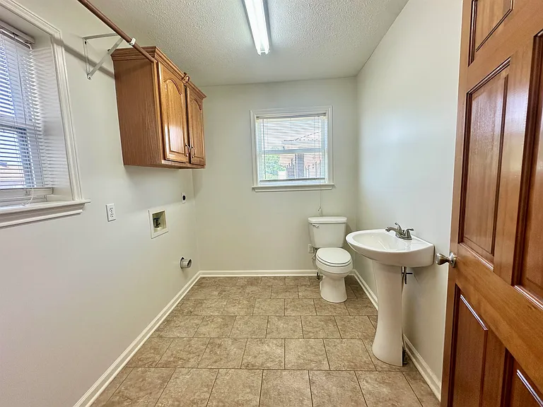 1530 Halverson Rd — Photo 7