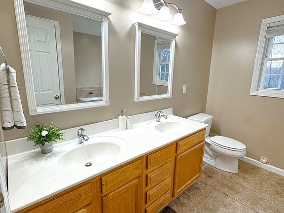 3rd image of 2350 Dianne Ave #D
