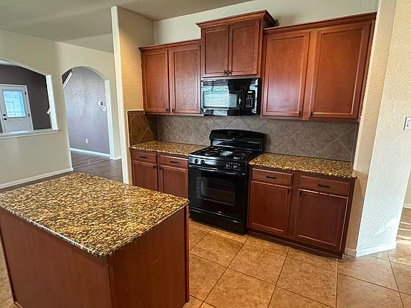 Kitchen with granite countertop and a central island