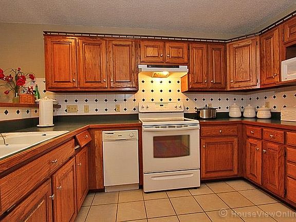 4th image of 798 Eastview Ct
