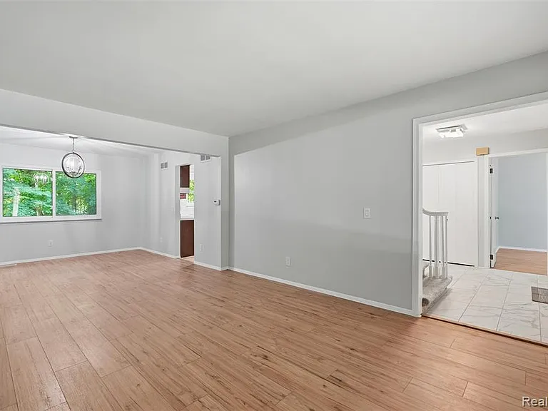 1880 Welling Dr — Photo 8