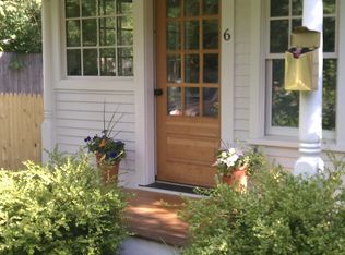 6 Hawthorne Cir, S Burlington, VT 05403