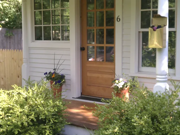 6 Hawthorne Cir, S Burlington, VT 05403