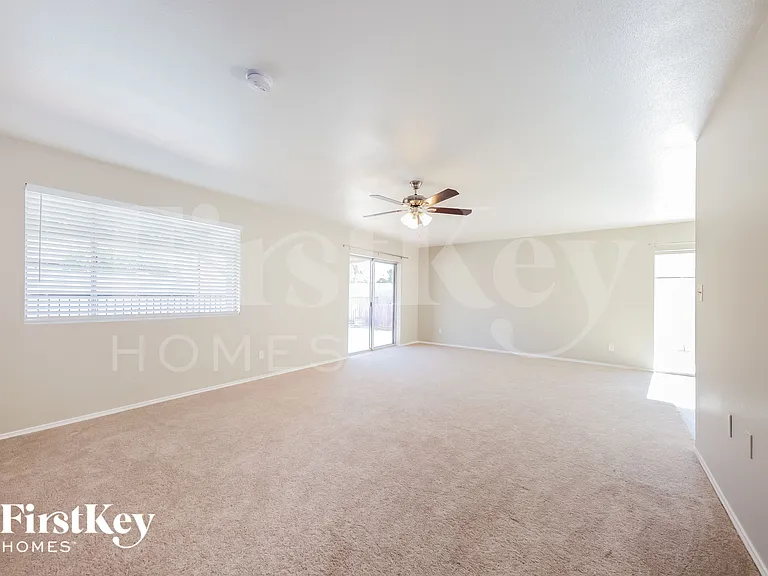 5240 W Hatcher Rd — Photo 3